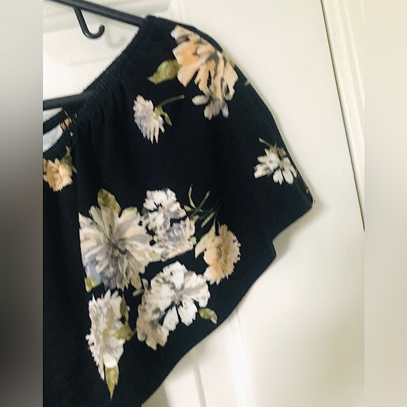 🆕🔥CHARLOTTE RUSSE BEAUTIFUL OF SHOULDER OR ON SUPER CUTE MINI DRESS NWOT - Picture 4 of 9